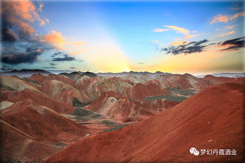 丹霞綺夢:探尋夢幻丹霞酒中的靈魂之泉 美好前行篇 丹霞綺夢:探尋夢幻丹霞酒中的靈魂之泉 美好前行篇